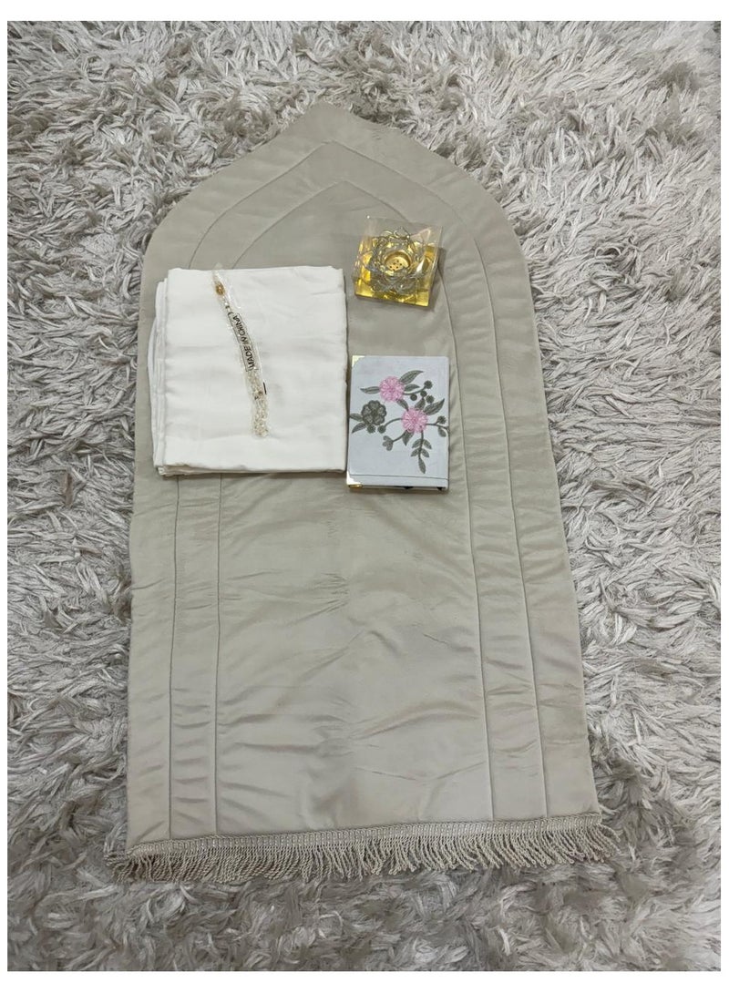 A prayer rug set consisting of 5 pieces, a quilted rug, a prayer sheet, an incense burner, a rosary, and a Qur’an suitable for a gift. - Image 1
