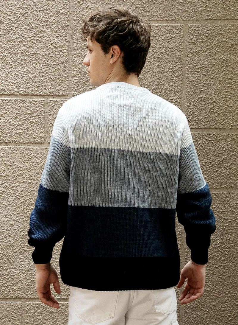 كامبوس سوترا Men's Navy Blue & Icy Blue Contrast Panel Sweater