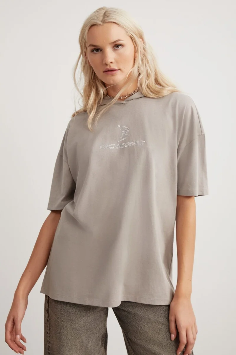 جريميلانج Nixie Women's 100% Organic Relaxed Cotton Stone Embroidered Hooded Short Sleeve Gray T-shirt
