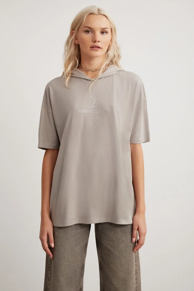 جريميلانج Nixie Women's 100% Organic Relaxed Cotton Stone Embroidered Hooded Short Sleeve Gray T-shirt