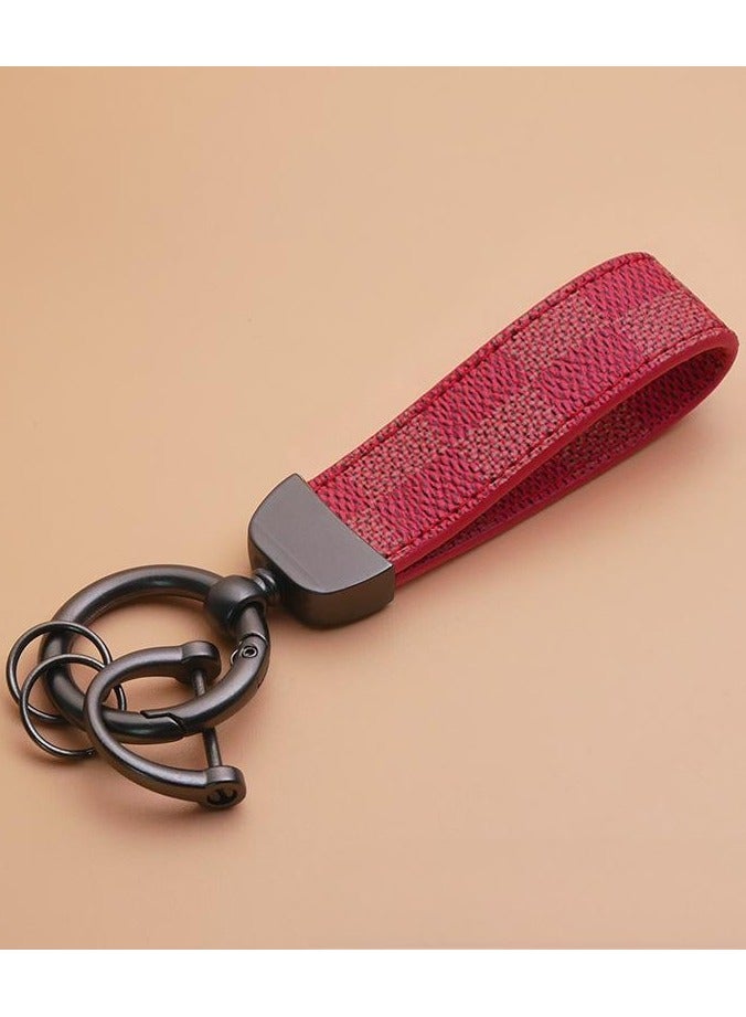 الأحمر منقوشة بو الجلود سيارة سلسلة المفاتيح - سبائك الزنك 360 درجة حلقة دوارة ، حامل مفتاح حزام المعصم العالمي للسيارة / المنزل / الحقيبة ، سلسلة المفاتيح مع مفك البراغي - نمط الاختيار الأنيق - Image 1