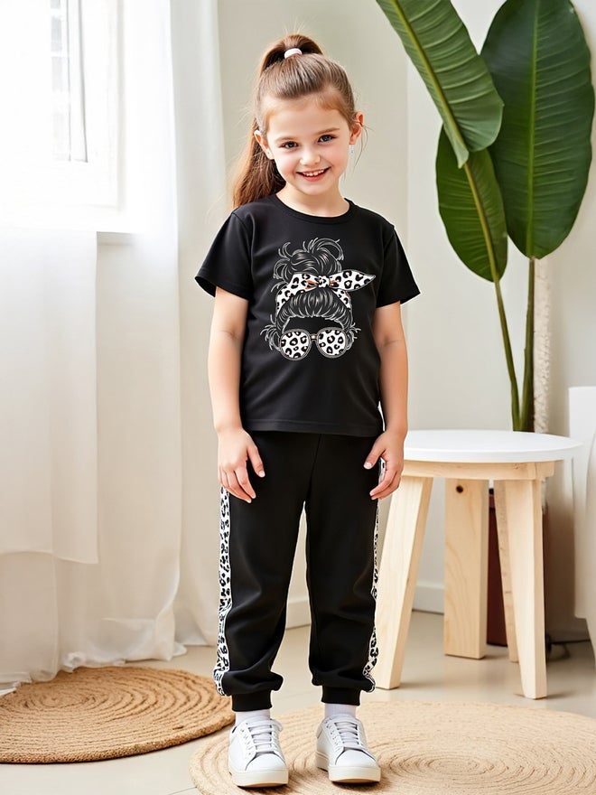 تايك تو طقم ولادي قطعتين: تيشيرت بأكمام قصيرة بطبعة جرافيك وبنطلون جوجر - Image 1