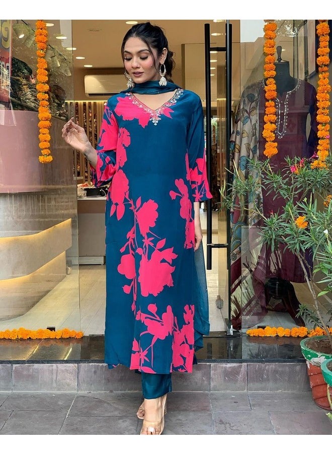 آني ديزاينر - قميص كورتا نسائي من ANNI DESIGNER مطبوع عليه خطوط مستقيمة من مزيج القطن مع بنطلون ووشاح (PROTIN-Cerosin_3XL_Blue_XXX-Large) - Image 1