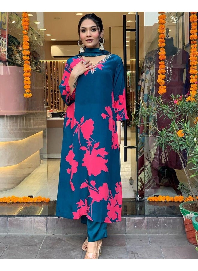 آني ديزاينر - قميص كورتا نسائي من ANNI DESIGNER مطبوع عليه خطوط مستقيمة من مزيج القطن مع بنطلون ووشاح (PROTIN-Cerosin_3XL_Blue_XXX-Large) - Image 1