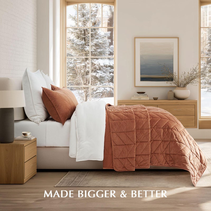 EVERGRACE 3 Pieces Luxurious Velvet King Quilts, Ultra Soft Lightweight Velvet Comforter Set, Matelasse Oversized Bedspread Coverlet for All Season with 2 Shams, Burnt Orange, 108"x96" - Image 4