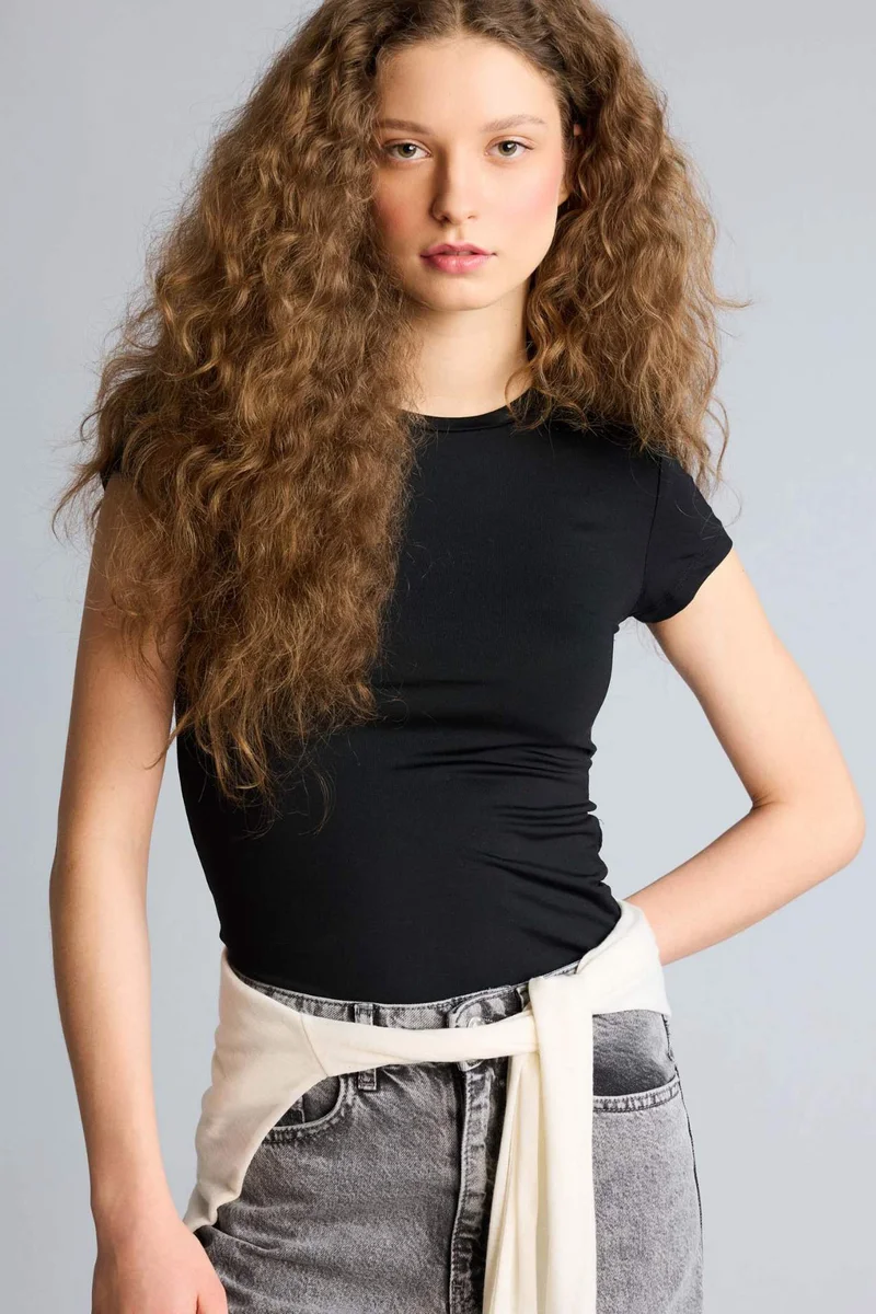 ديفاكتو Slim Fit Crew Neck Short Sleeve T-Shirt