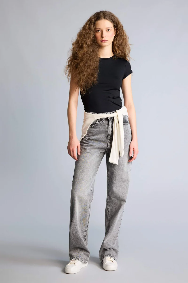 ديفاكتو Slim Fit Crew Neck Short Sleeve T-Shirt