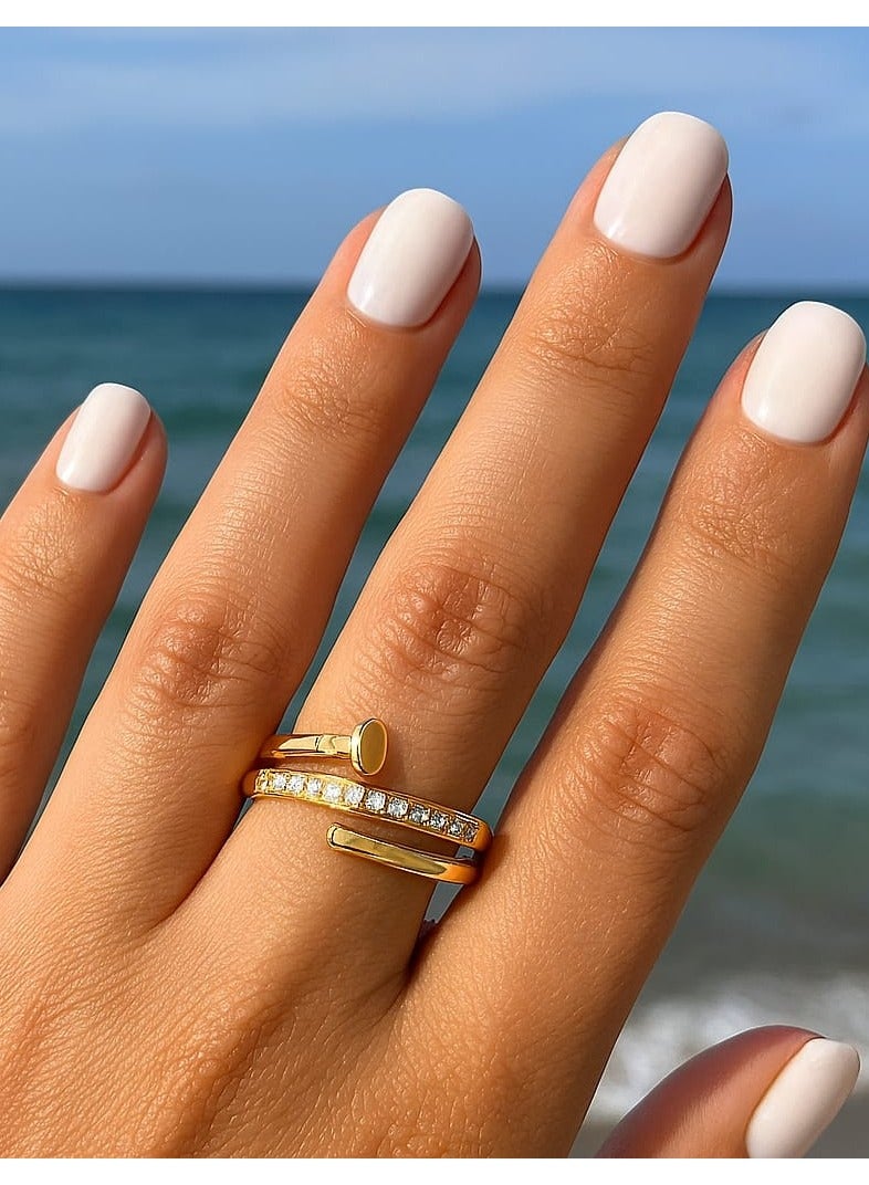 "خاتم أنيق مستوحى  من شكل المسمار -  يجسد التوازن بين  القوة والنعومة.   تصميمه العصري  يلفت الأنظار  ويمنحك إطلالة فريدة." - Image 2