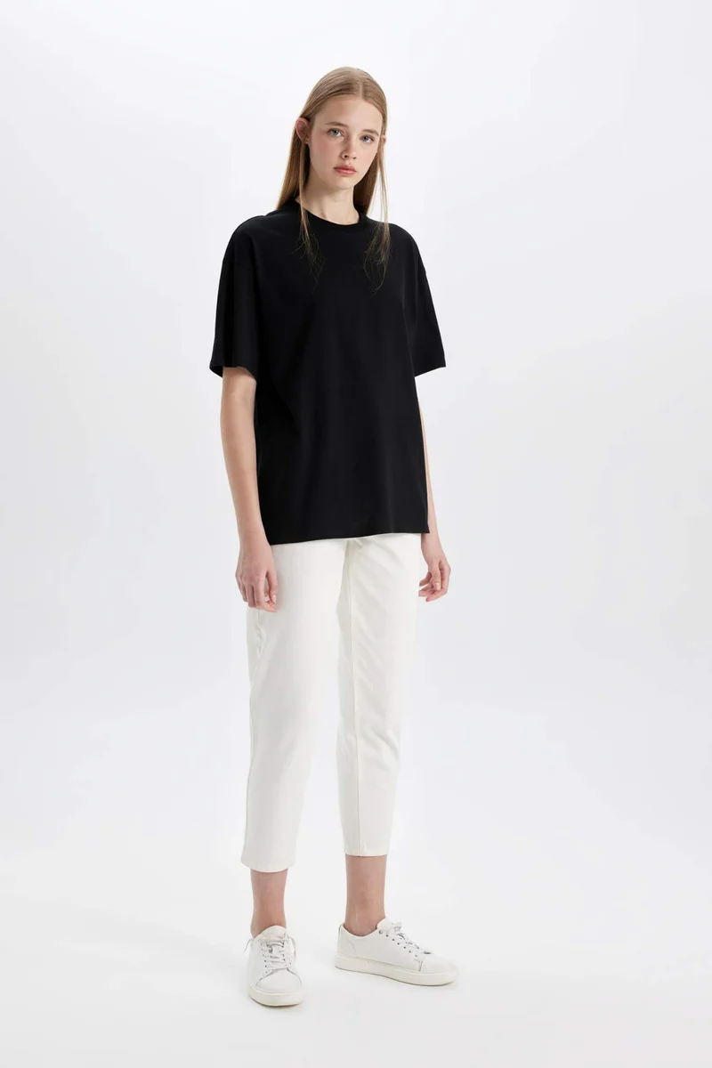 ديفاكتو Oversize Fit Crew Neck Short Sleeve T-Shirt