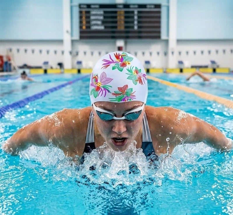 Flexible and comfortable swimming cap – a protective hair hat with a secure design suitable for training and everyday swimming.