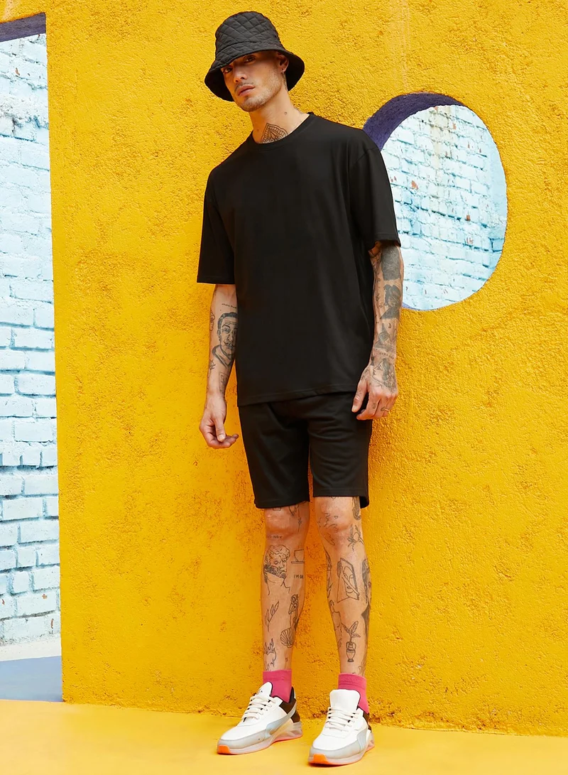 Campus Sutra Men's Oversized Solid Black Casual Co-Ord Set