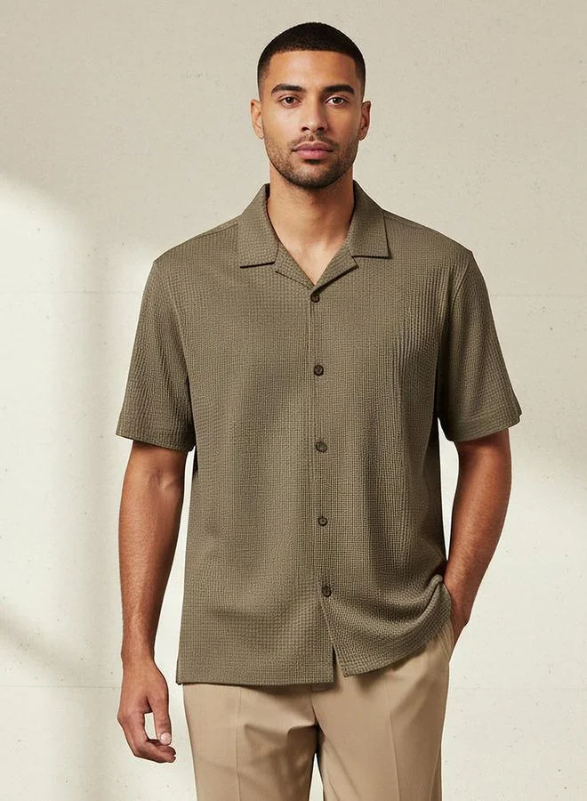 Emperor Emperor Men Regular Fit Camp Collar Waffle Textured Short Sleeves Shirt