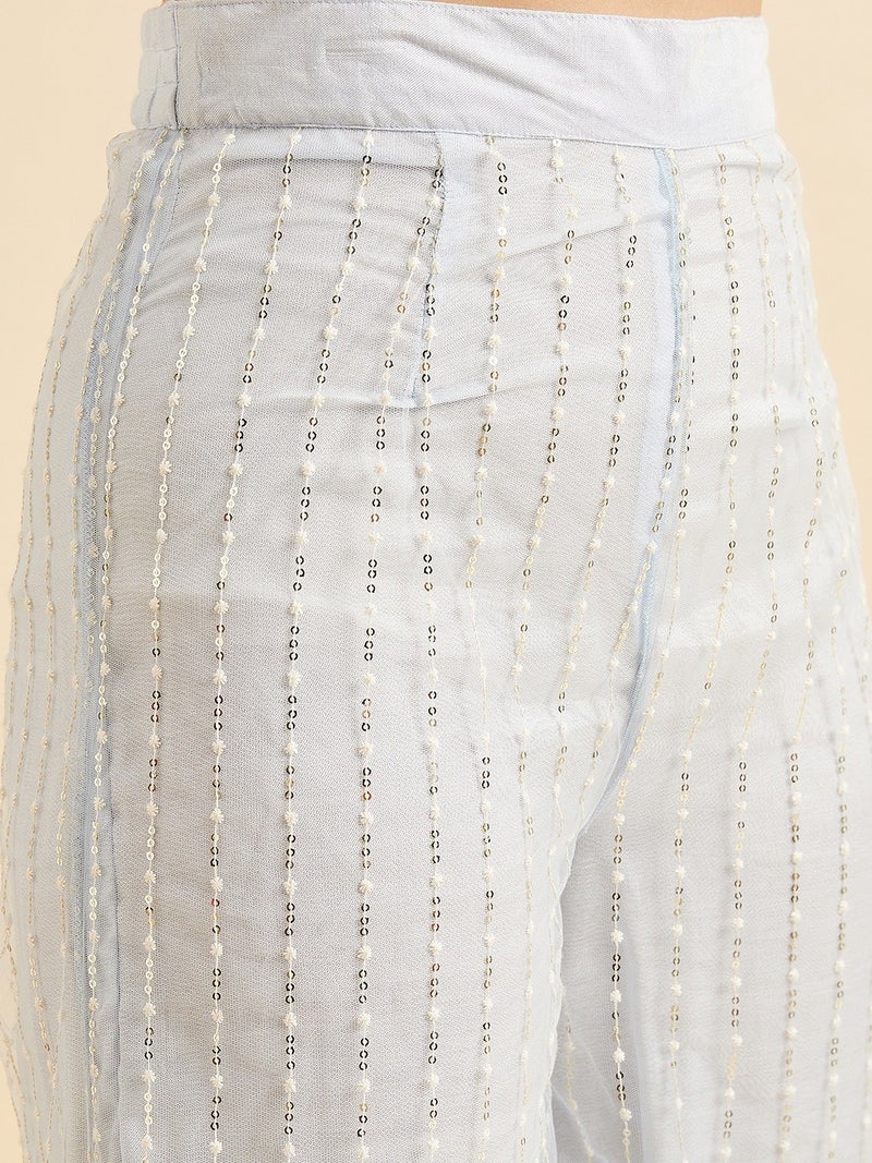 بانيت طقم متناسق (Co-ord Set) بلوزة قصيرة مطرَّزة من قماش الشبك (Net) مع بنطلون بالازو - Image 5