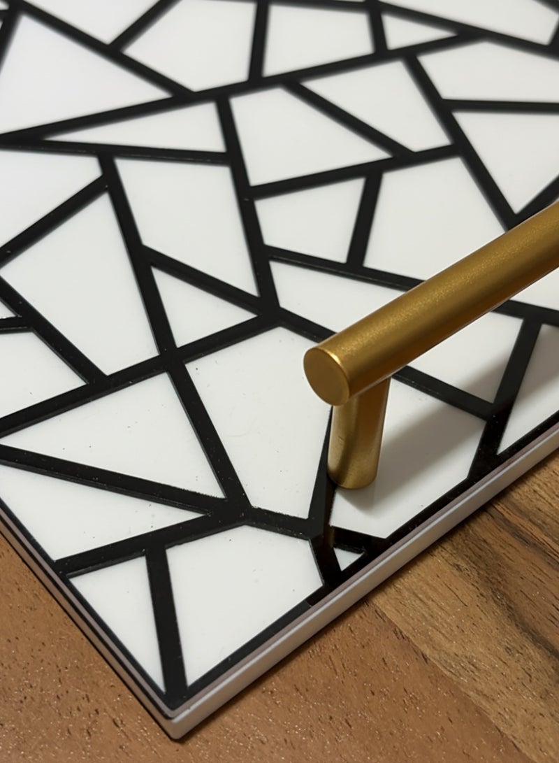 لوحة صينية تقديم من الأكريليك بتصميم مزخرف ومقابض معدنية ذهبية اللون - Image 3