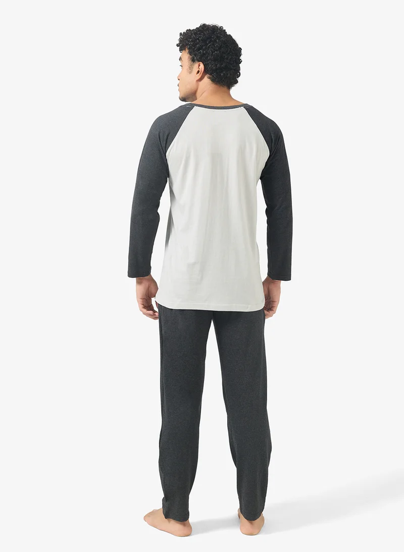 روبرت وود طقم بيجامة تي شيرت وبنطلون