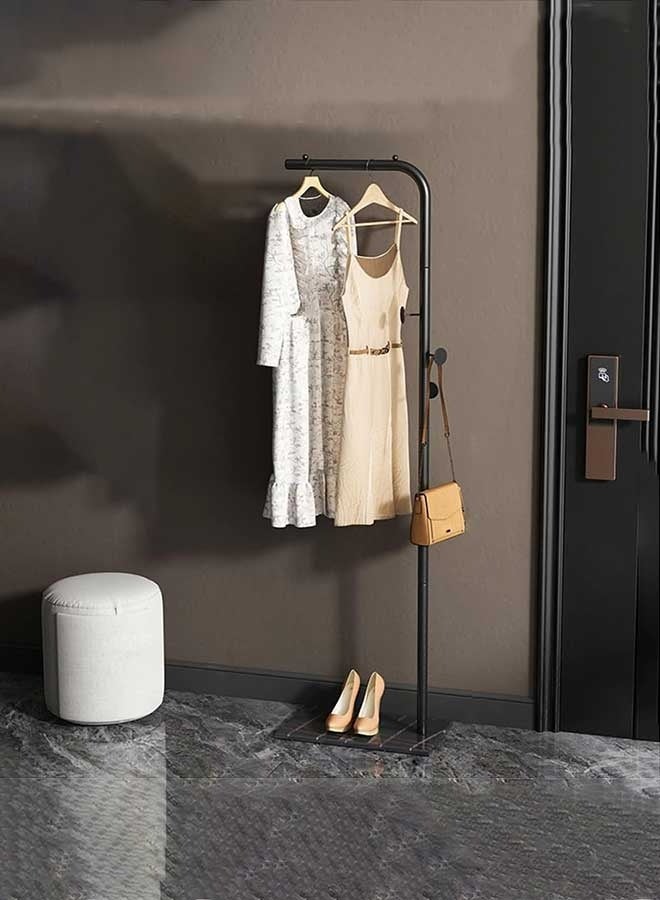 رَوَائِد حامل ملابس أسود قائم بذاته من المعدن، مزوّد بقضيب و3 خطافات، حامل ملابس عصري بقاعدة رخامية، تصميم على شكل حرف L، مناسب للمدخل وغرفة النوم وغرفة المعيشة والمكتب.  Research modern L-shaped clothes racks 多花几分钟，获取更佳结果 - Image 4