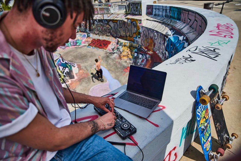 Hercules DJ Control Starlight Compact Controller with Serato DJ Lite - Image 2