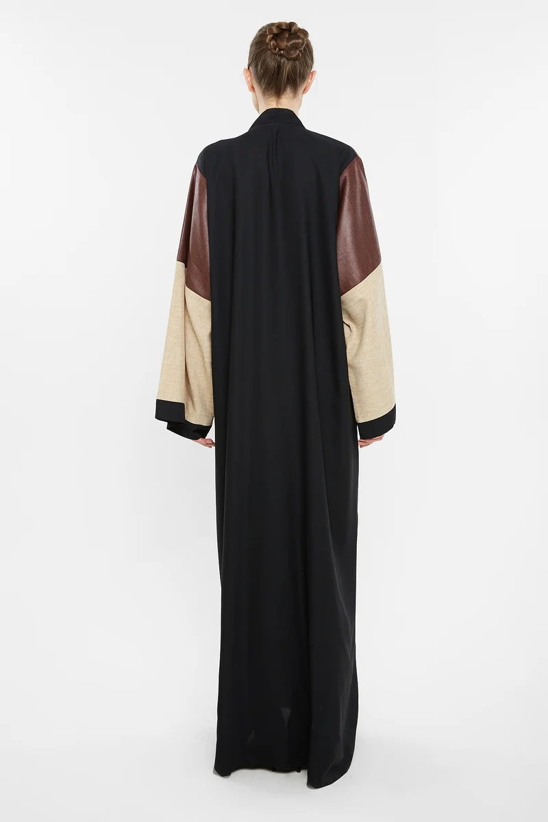 النخبة A casual duo-colored abaya in shimmer-brown and cream with cross cut detail -AJ136A