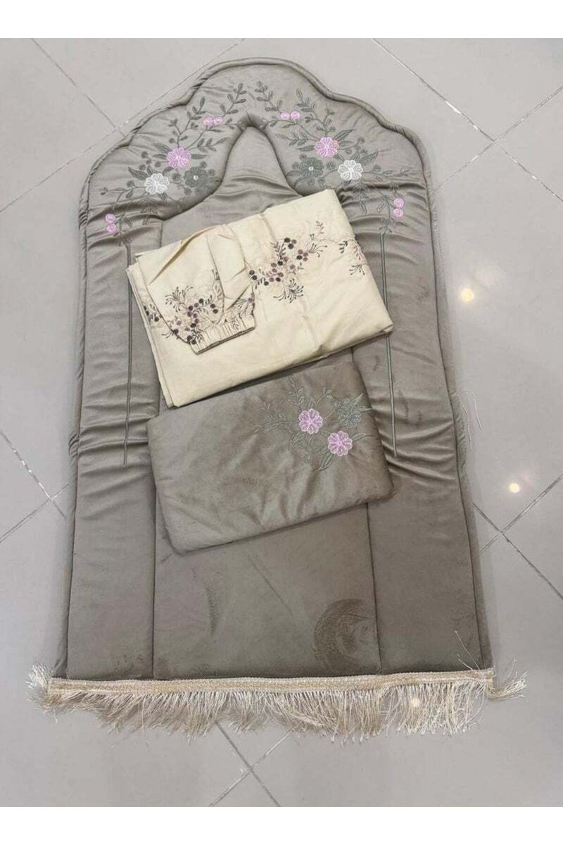 Embroidered padded foam prayer rug with a Mard prayer shawl, cool material Excellent - Image 1