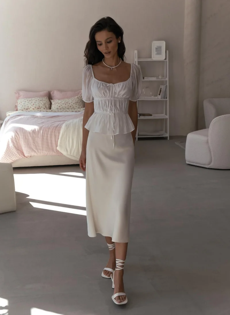 Lichi Lightweight top with horizontal pleats