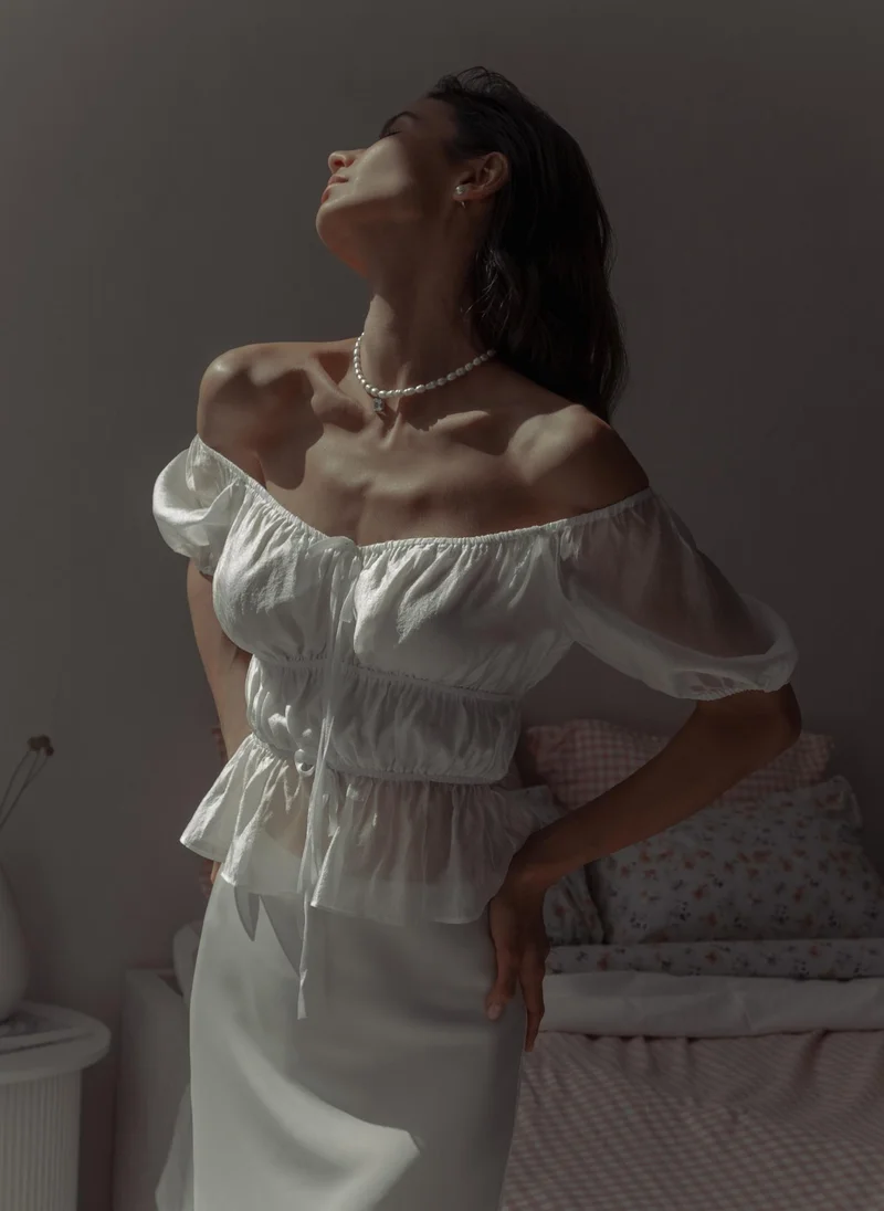 Lichi Lightweight top with horizontal pleats