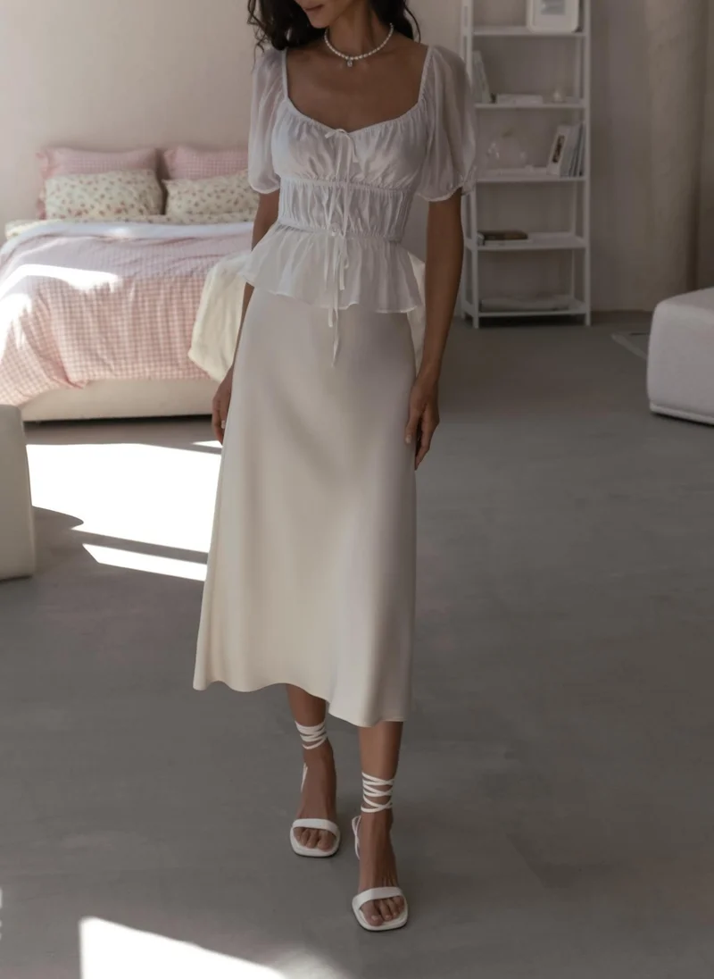 Lichi Lightweight top with horizontal pleats