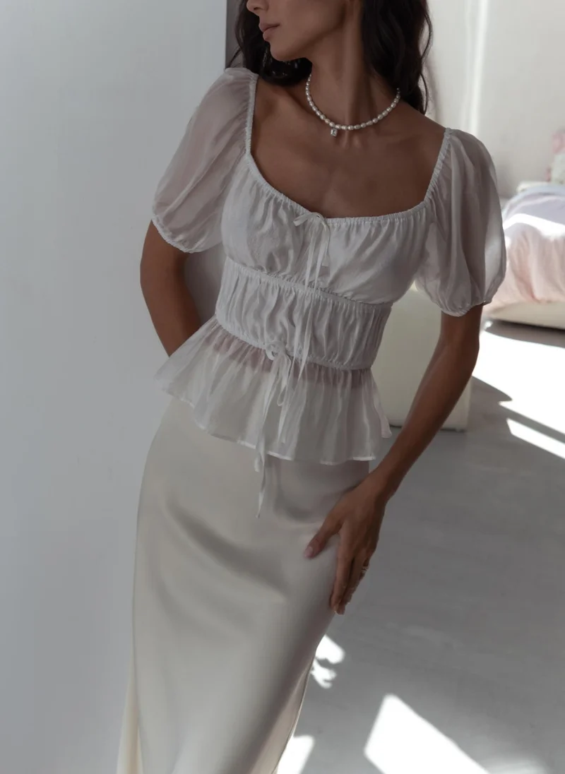 Lichi Lightweight top with horizontal pleats