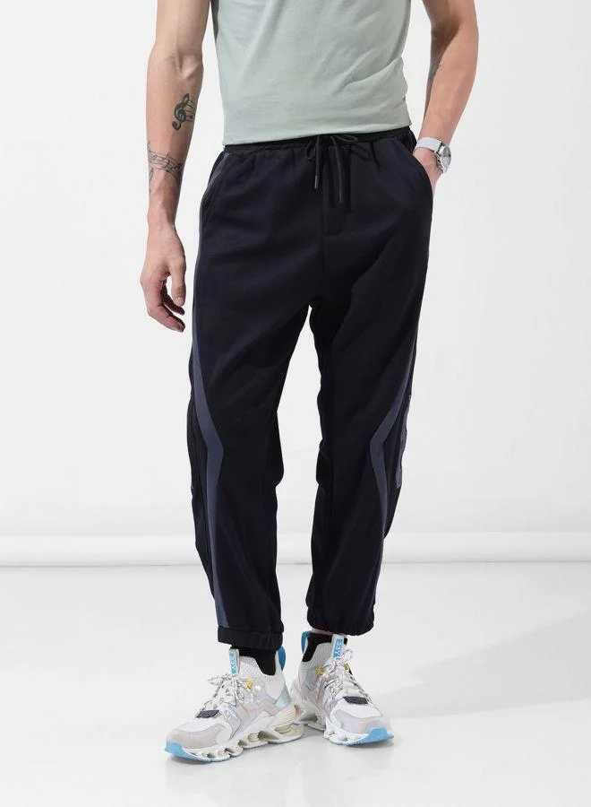 The Indian Garage Co Men Loose Fit Embroidered Side Pocket Mid-Rise Joggers