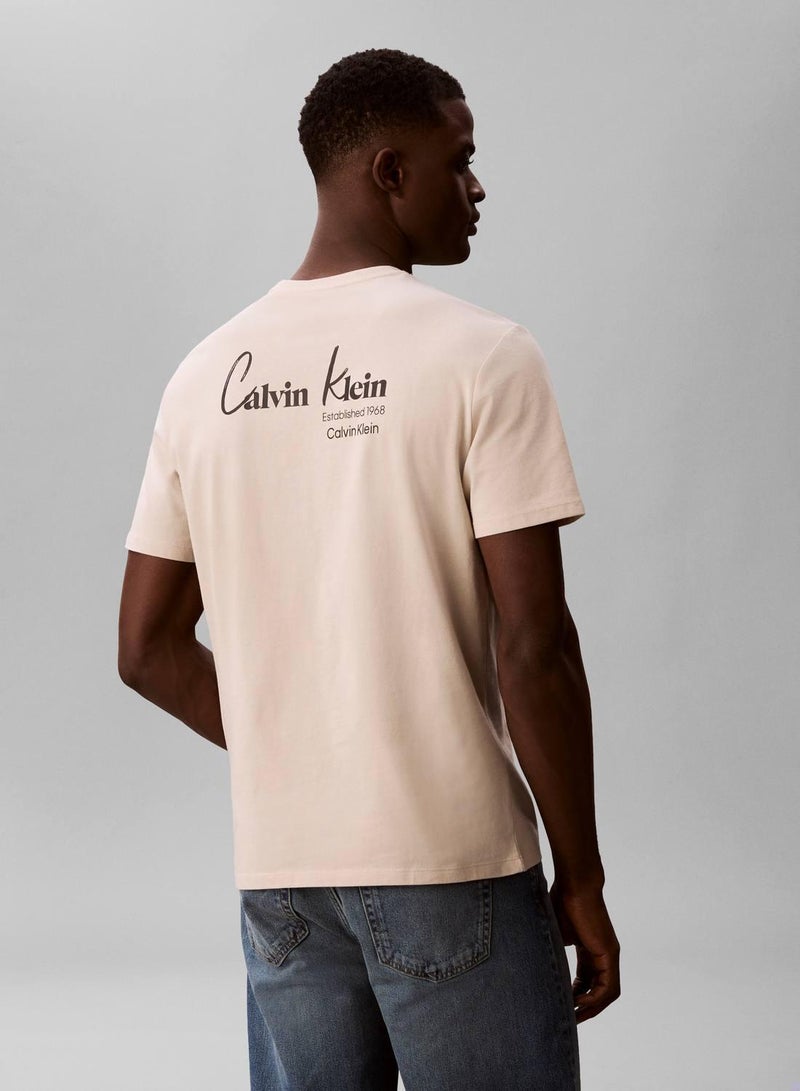 Calvin Klein Jeans تي شيرت بشعار جرافيكي - Image 3