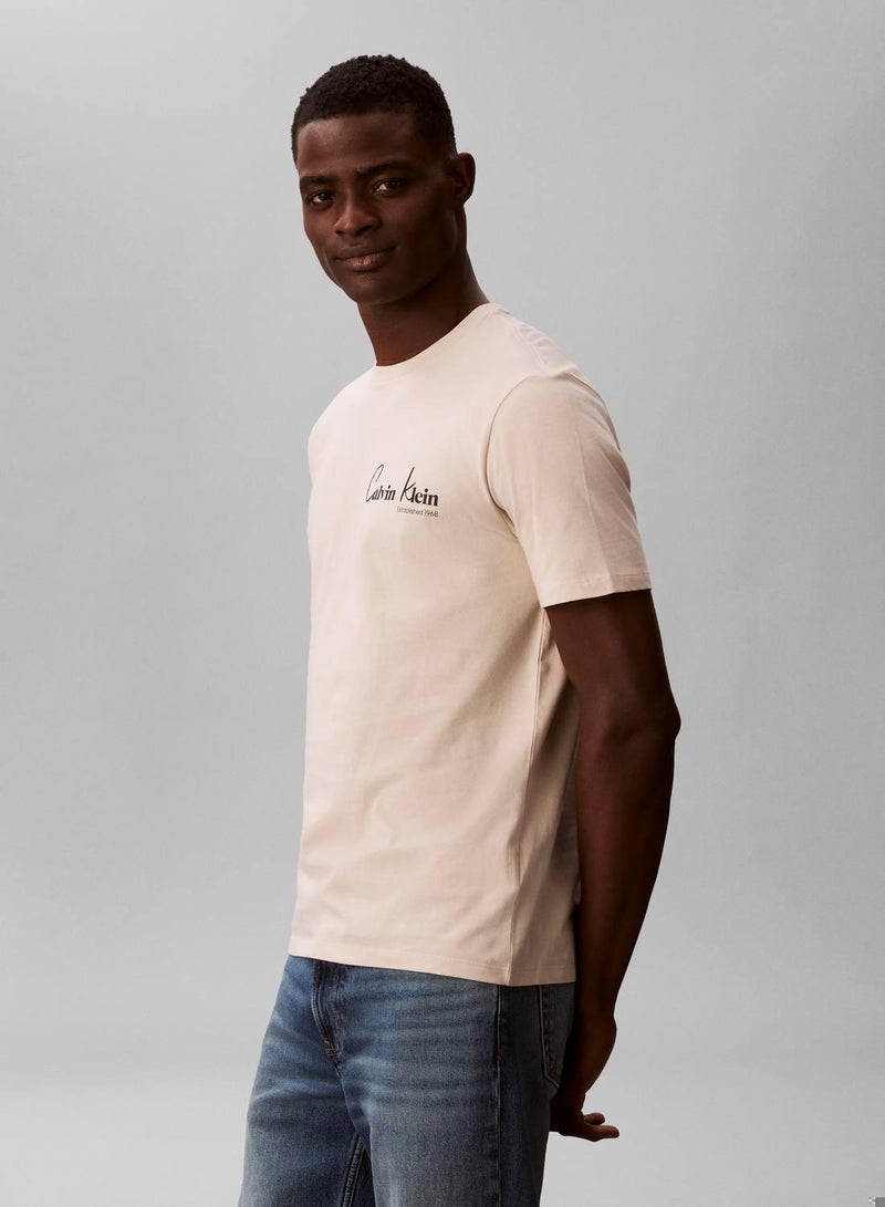 Calvin Klein Jeans تي شيرت بشعار جرافيكي - Image 4