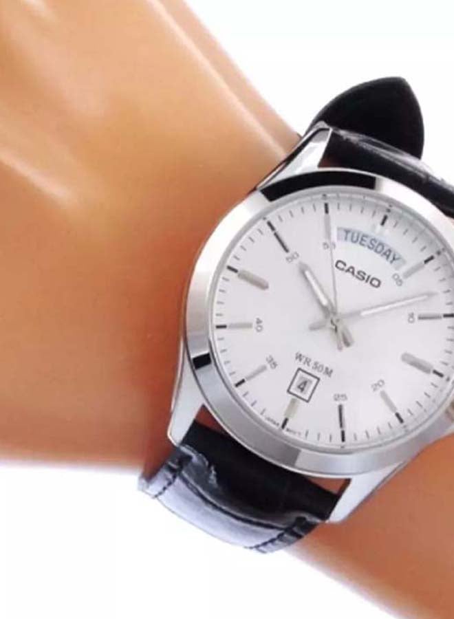 CASIO Men Water Resistant Analog Watch MTP-1370L-7A - Image 5