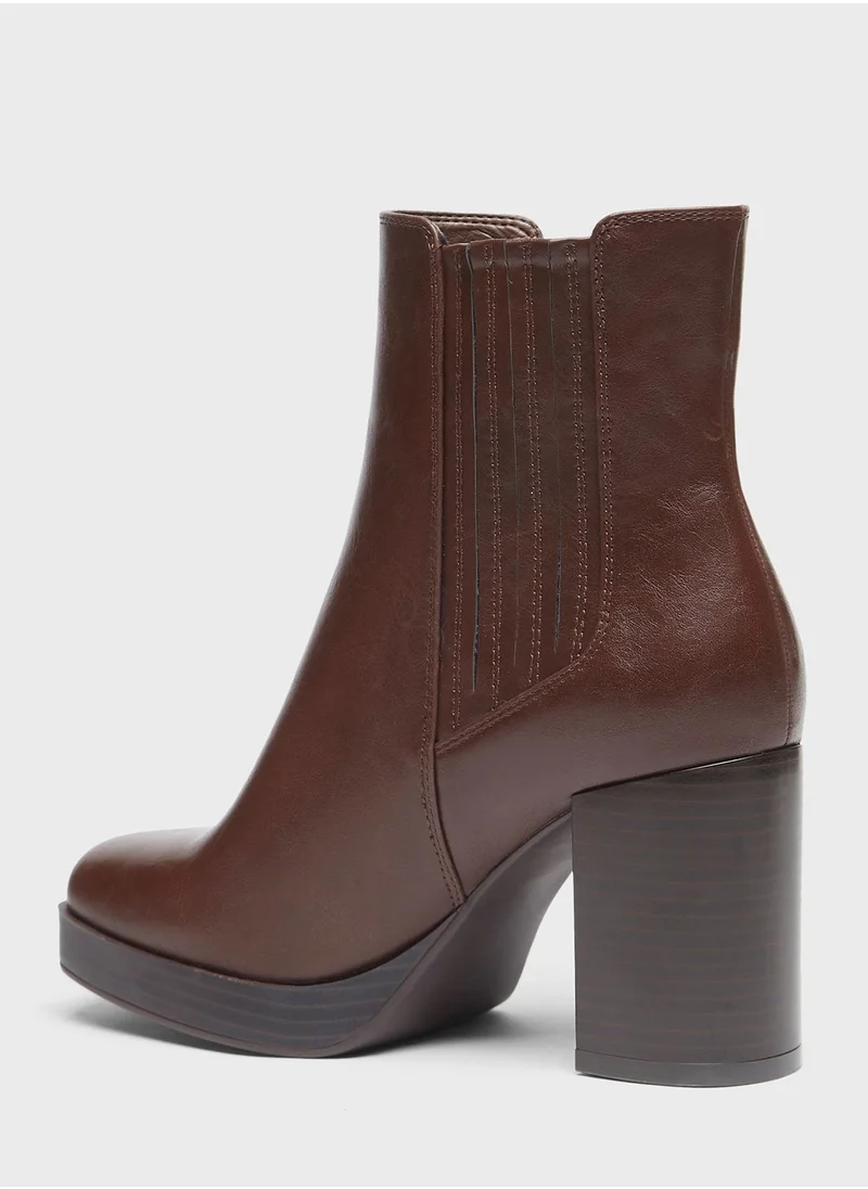 سيليست Pointed Toe Mid Heel Ankle Boots