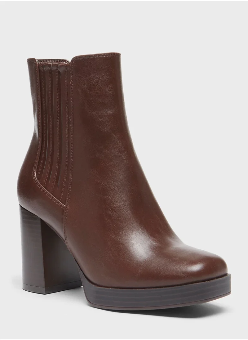 سيليست Pointed Toe Mid Heel Ankle Boots