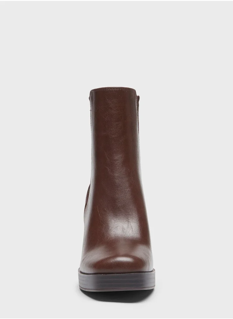سيليست Pointed Toe Mid Heel Ankle Boots