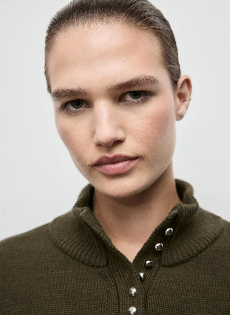 مانجو كنزة بياقة بيركنز مع أزرار