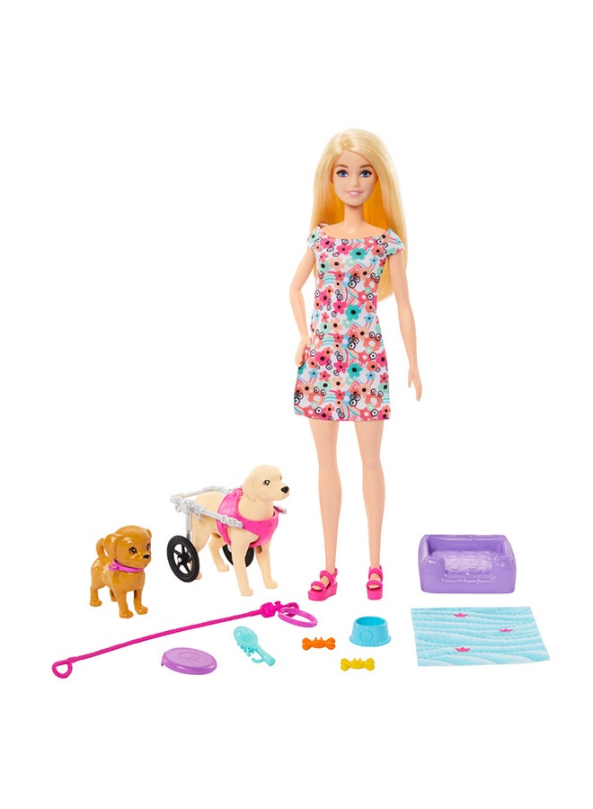 باربي دمية مع كلبين ولوازم حيوانات أليفة، جرو في كرسي متحرك بعجلات دوارة، مجموعة من  قطع - Image 5