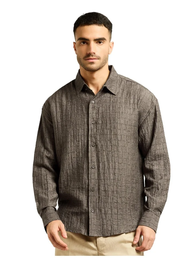 بيونغ قميص جاكار بنقوش بارزة باللون البني