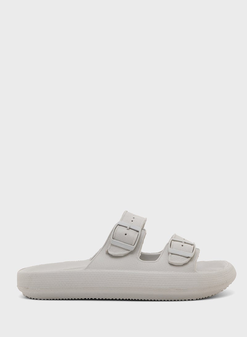 سفنتي فايف شباشب شاطئ ومسبح - Image 1