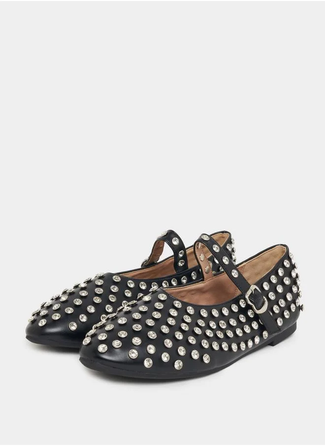Styli Embellished Round Toe Shoes with Buckle