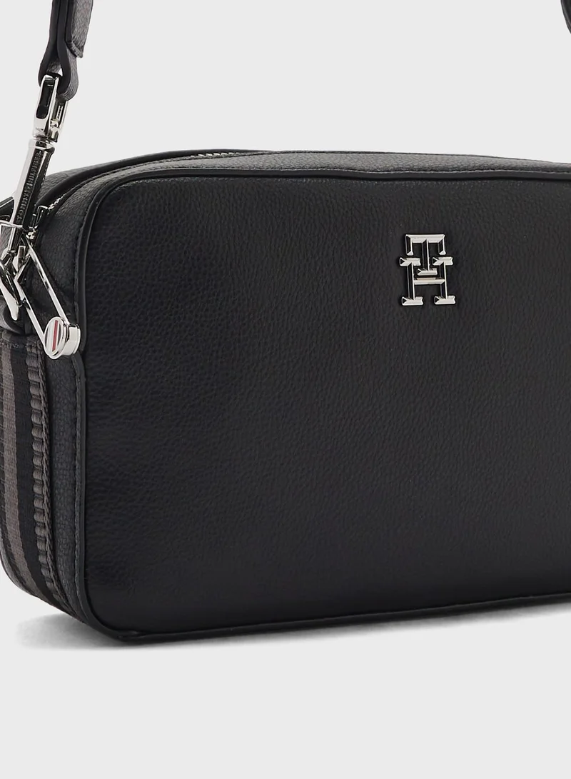 TOMMY HILFIGER Essential Zip Around Crossbody