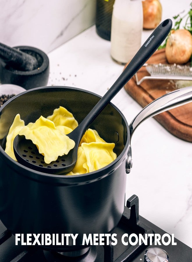 جرين بان طقم أدوات طهي من جرين بان مكون من 5 قطع، مصنوع من السيليكون المرن غير اللاصق، مقاوم للبقع، يتضمن ملقطًا، وملعقة تقليب، وملعقة مسطحة، وملعقة مثقبة، وملعقة ذات فتحات، باللون الأسود. - Image 5