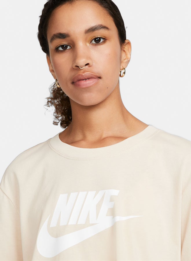 Nike Women's Nike Sportswear Tee Essential Crop Icon Futura - Image 3