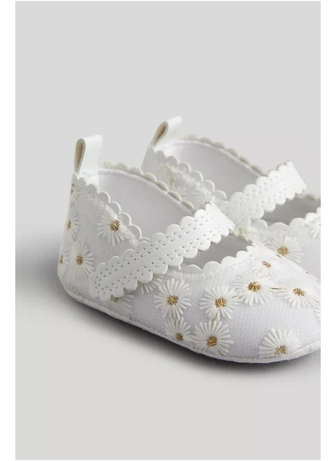 مذركير White Daisy Ballerina Baby Shoes