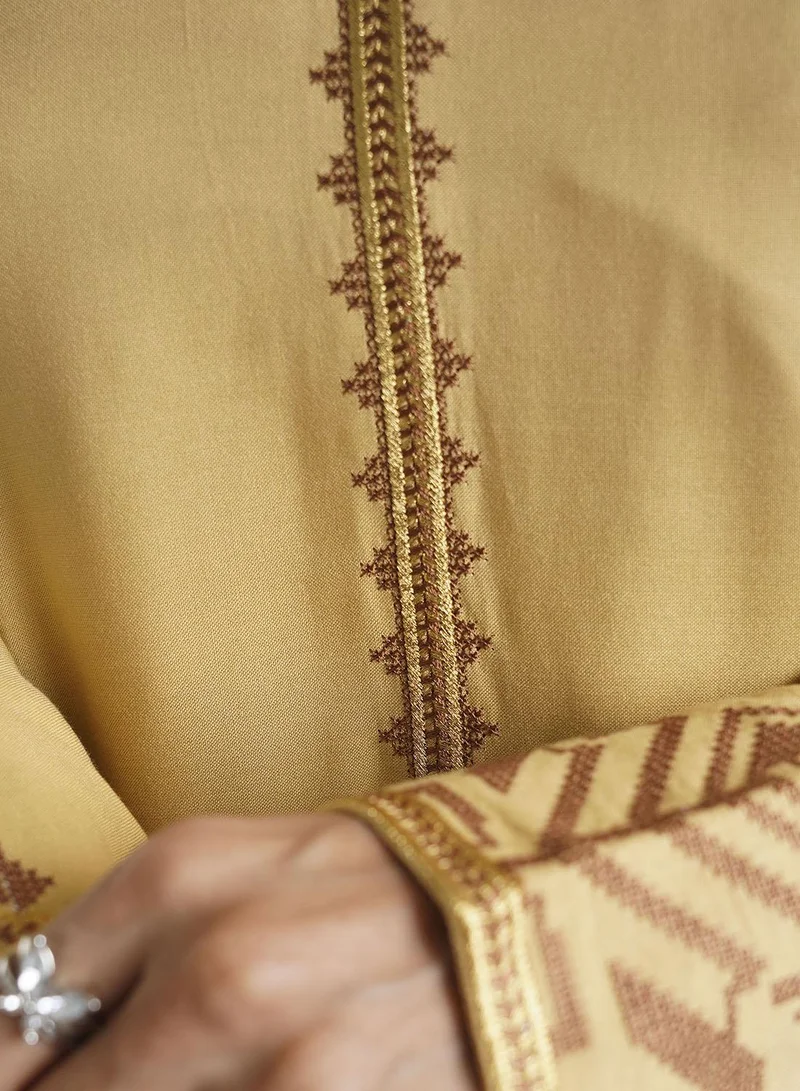 كشخة جلابية منزلية مطرزة بلون بني فاتح من الرايون