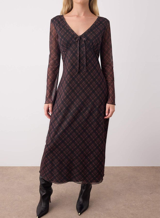 trendyol Multicolored Plaid Printed Maxi Knitted Dress with TieUp Detail - Image 3