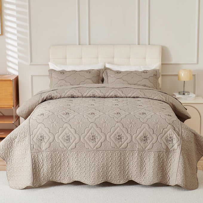 FLORAL EMBROIDERY QUILT SET3 PIECES QUEEN QUILT BEDDING SETCLASSIC DIAMOND PATTERN QUILTSULTRA SOFT LIGHTWEIGHT REVERSIBLE BEDSPREAD COVERLETS FOR ALL SEASONTAUPE90X90