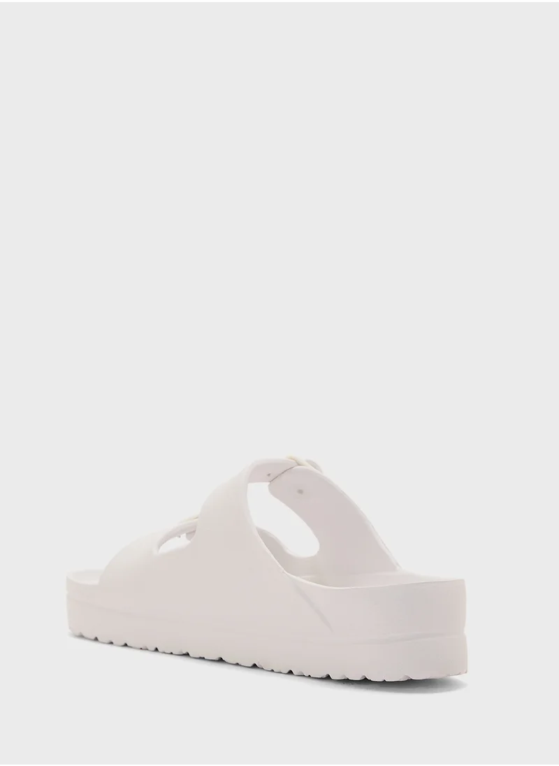ترافل من نمشي Double Buckle Strap Sandal