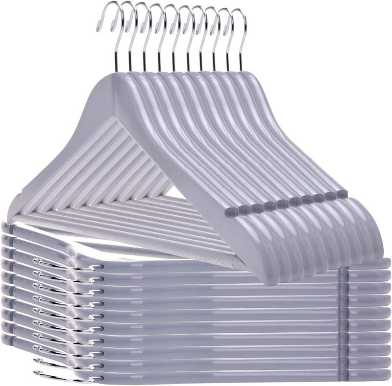 Quality Hangers شماعات خشبية عالية الجودة - مجموعة شماعات منحنية قليلاً مكونة من 20 قطعة - معطف خشبي صلب مع خطافات كروم أنيقة - شماعات متينة للملابس والجاكيتات والقمصان والسراويل والبدلات (رمادي، 20) - Image 1