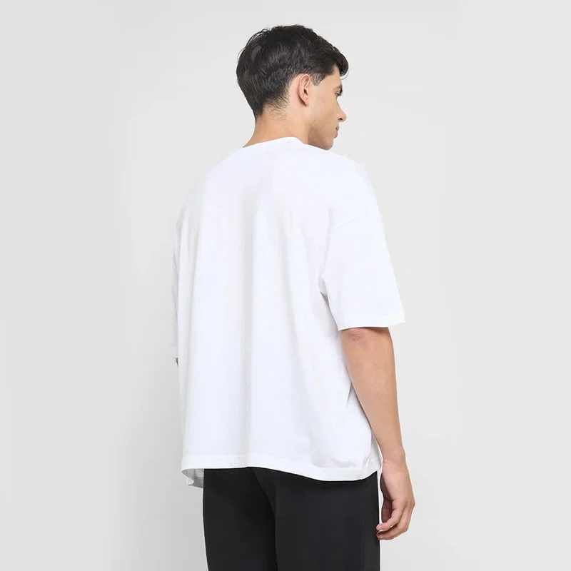 ريبوك Keep it simple and classic with this men's Short Sleeve tee. The soft cotton fabric feels great on sunny days, work days or lazy weekends - anytime, really. A crewneck design adds a timeless vibe.