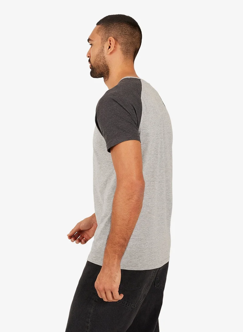 BRAVE SOUL MENS CREW NECK TSHIRT WITH CONTRAST